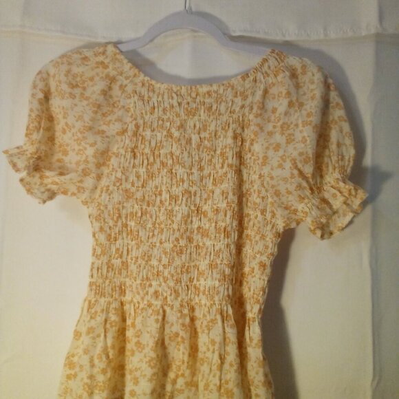 Blu Pepper Blouse Women S Short Sleeve Cropped V-Neck Smocked Floral Tan - Picture 10 of 14